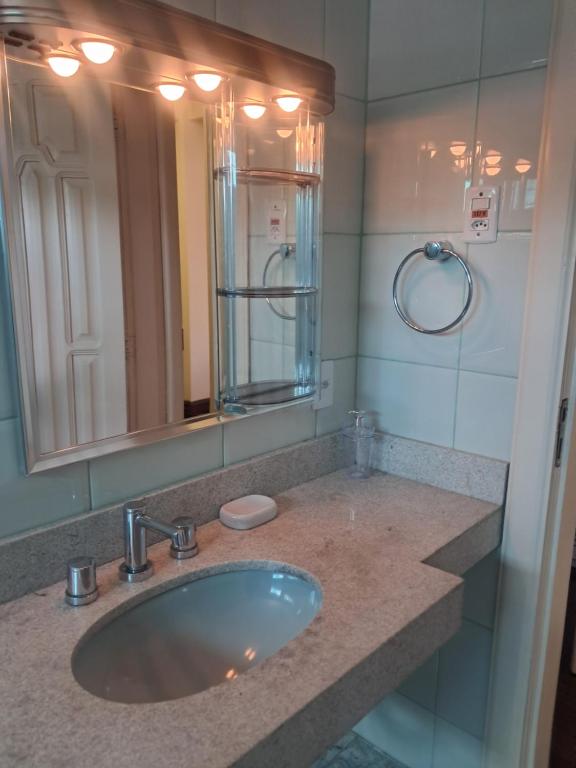 Koupelna v ubytování Casa Rosa Suítes 5 min de caminhada da PRAIA DA PONTA NGRA