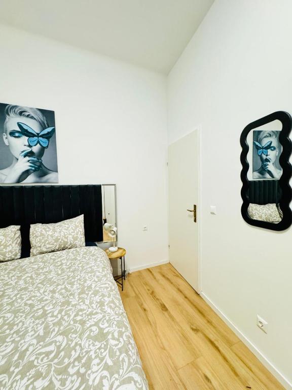 4BR Shared Apt with City View Only 7- Min to Westbahnhof客房内的一张或多张床位