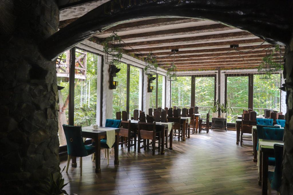 Restaurace v ubytování База відпочинку Forest Stream