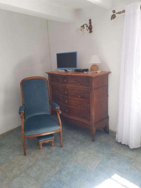 TV a/nebo společenská místnost v ubytování La Ferme l'Etang