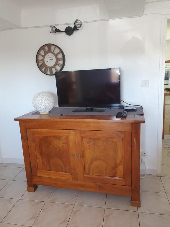 TV a/nebo společenská místnost v ubytování La Ferme l'Etang