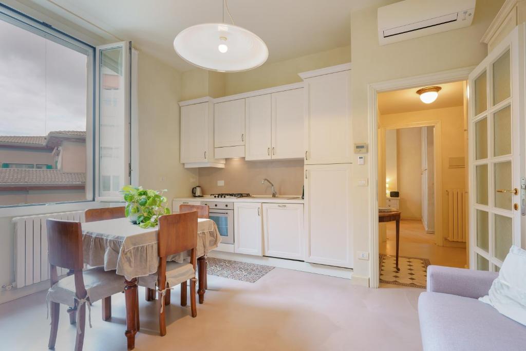 Kuchnia lub aneks kuchenny w obiekcie Guasto Apartment