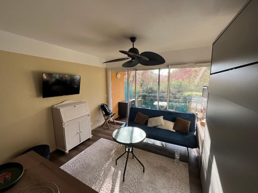 Photo de la galerie de l'établissement Le Green Bay piscine avec Parking Pick Up Airport, à Roquebrune-Cap-Martin