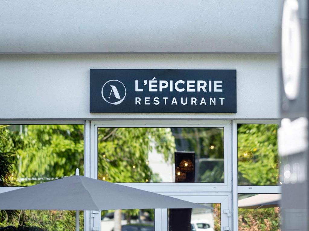Certifikát, hodnocení, plakát nebo jiný dokument vystavený v ubytování Mercure Compiègne Sud