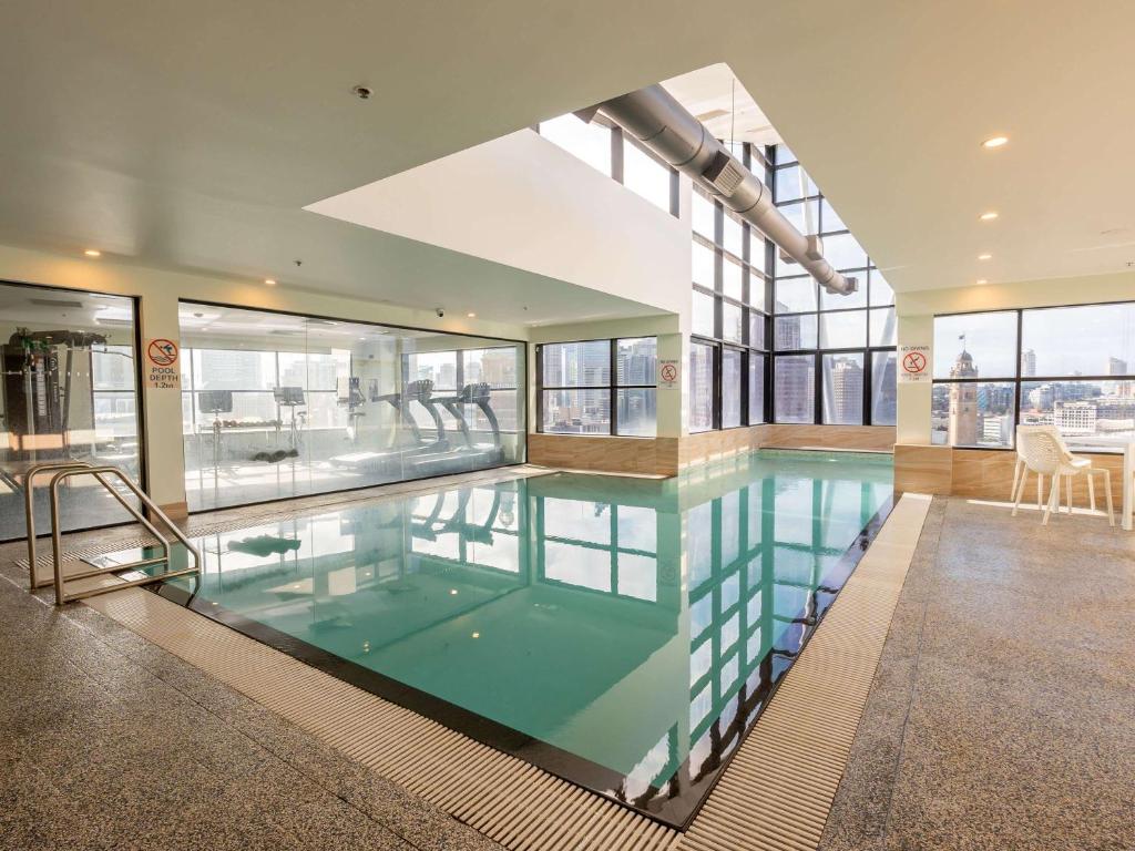 Bazén v ubytování Mercure Sydney nebo v jeho okolí