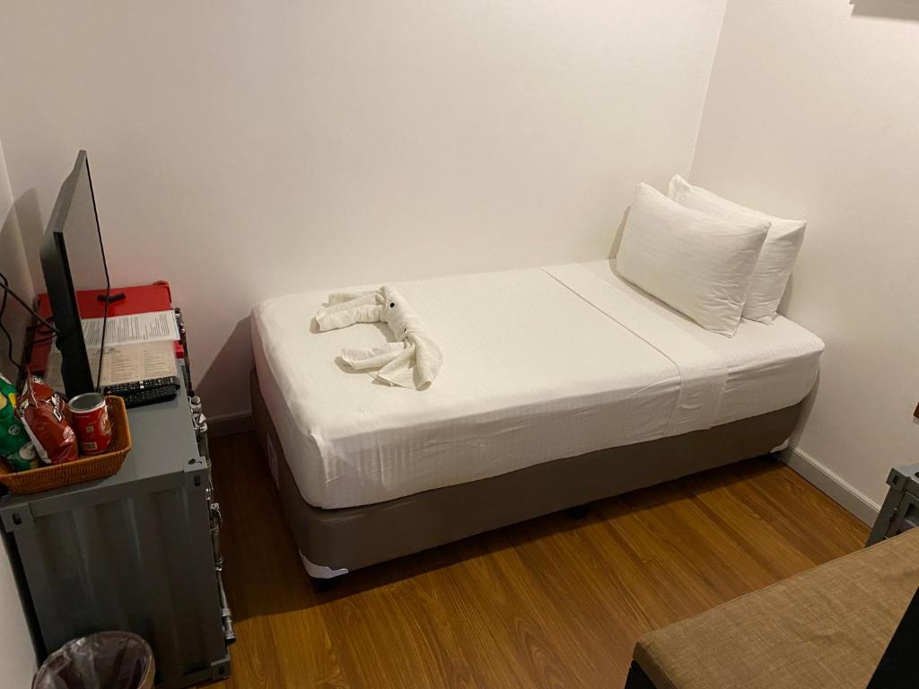 Uma cama ou camas num quarto em Lighthouse Point Hotel