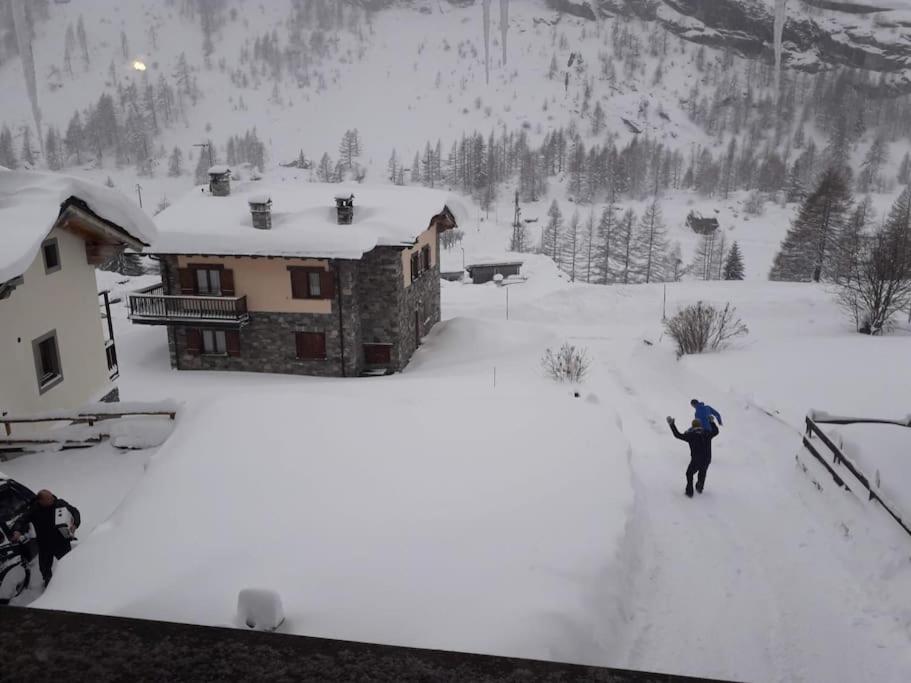 Chalet a due passi piste da sci v zimě