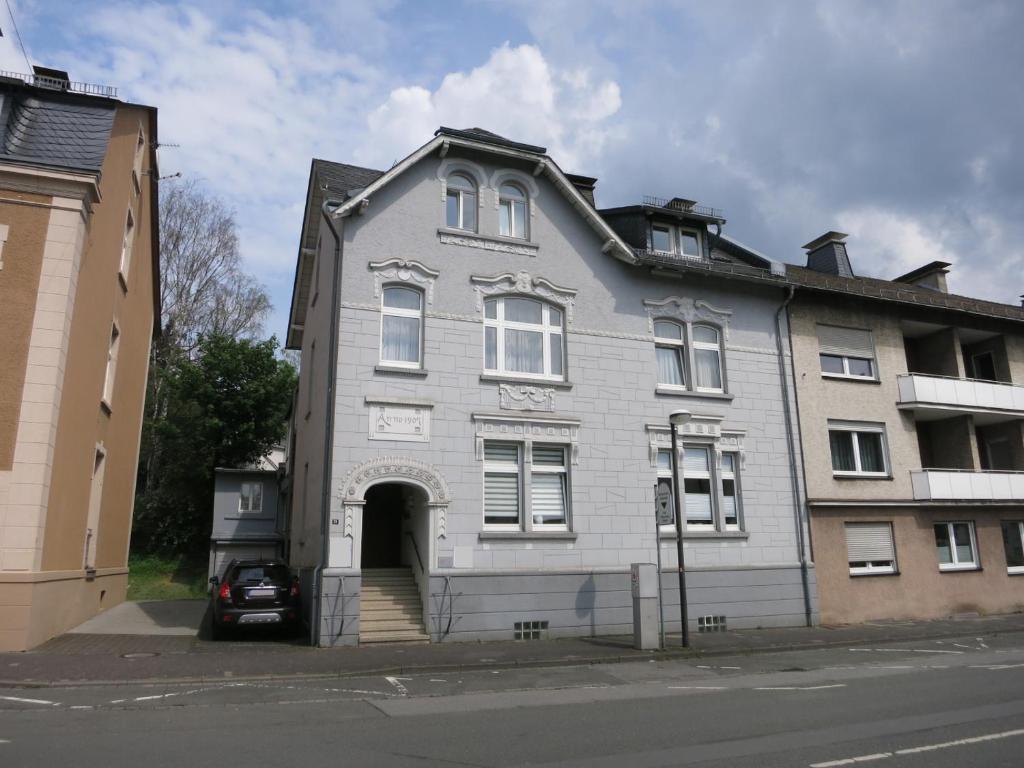 Großzügige Altbauwohnung mitten in der City - Apartamento De Cuatro Dormitorios