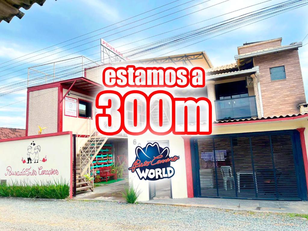 a store with a sign that reads esam summons a zoom at Pousada Três Corações in Penha