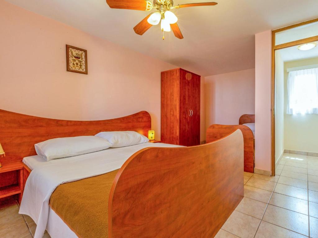 Posteľ alebo postele v izbe v ubytovaní Apartment Delfin-9 by Interhome