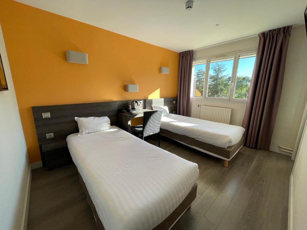 Postel nebo postele na pokoji v ubytování Hôtel Valpré
