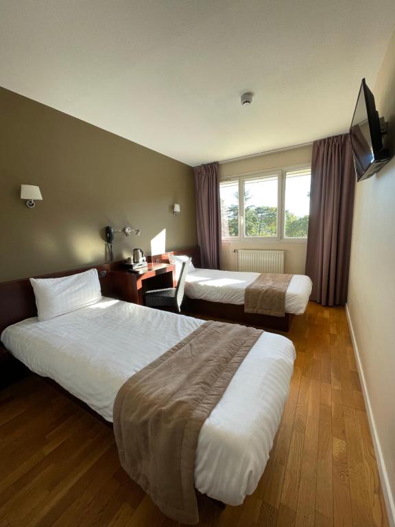 Postel nebo postele na pokoji v ubytování Hôtel Valpré
