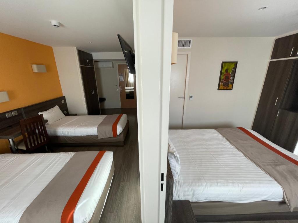 Postel nebo postele na pokoji v ubytování Hôtel Valpré