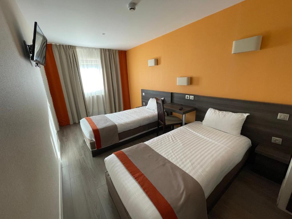 Postel nebo postele na pokoji v ubytování Hôtel Valpré