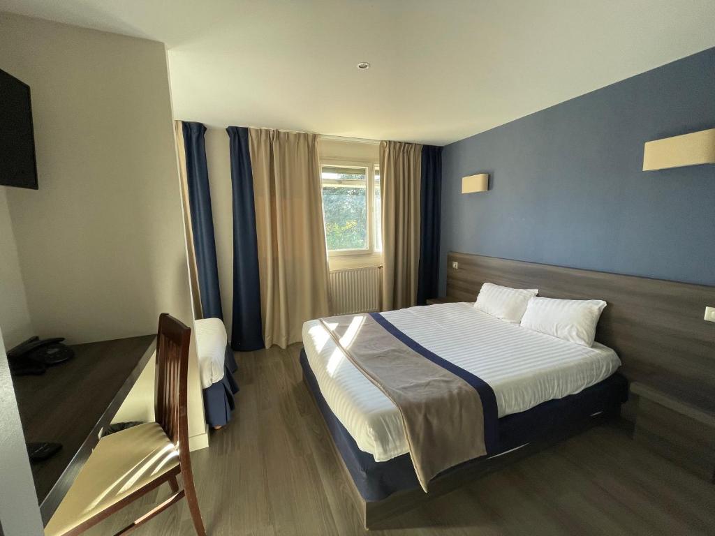 Postel nebo postele na pokoji v ubytování Hôtel Valpré