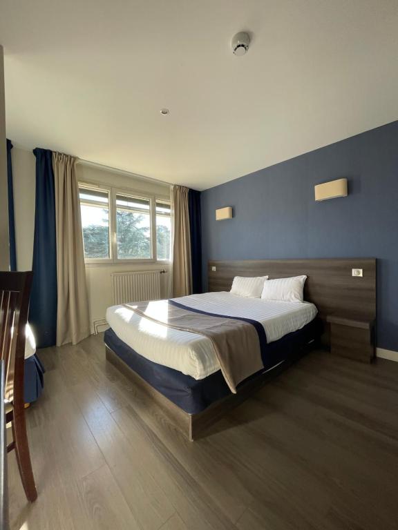 Postel nebo postele na pokoji v ubytování Hôtel Valpré