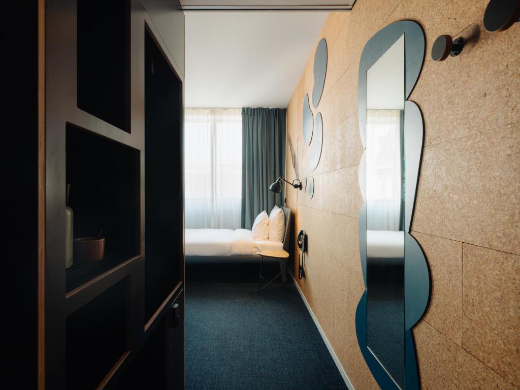 Conscious Hotel The Tire Station - Resim 22