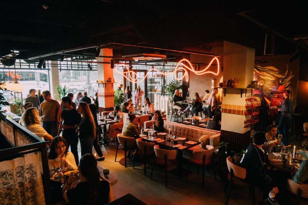 Conscious Hotel The Tire Station - Resim 34