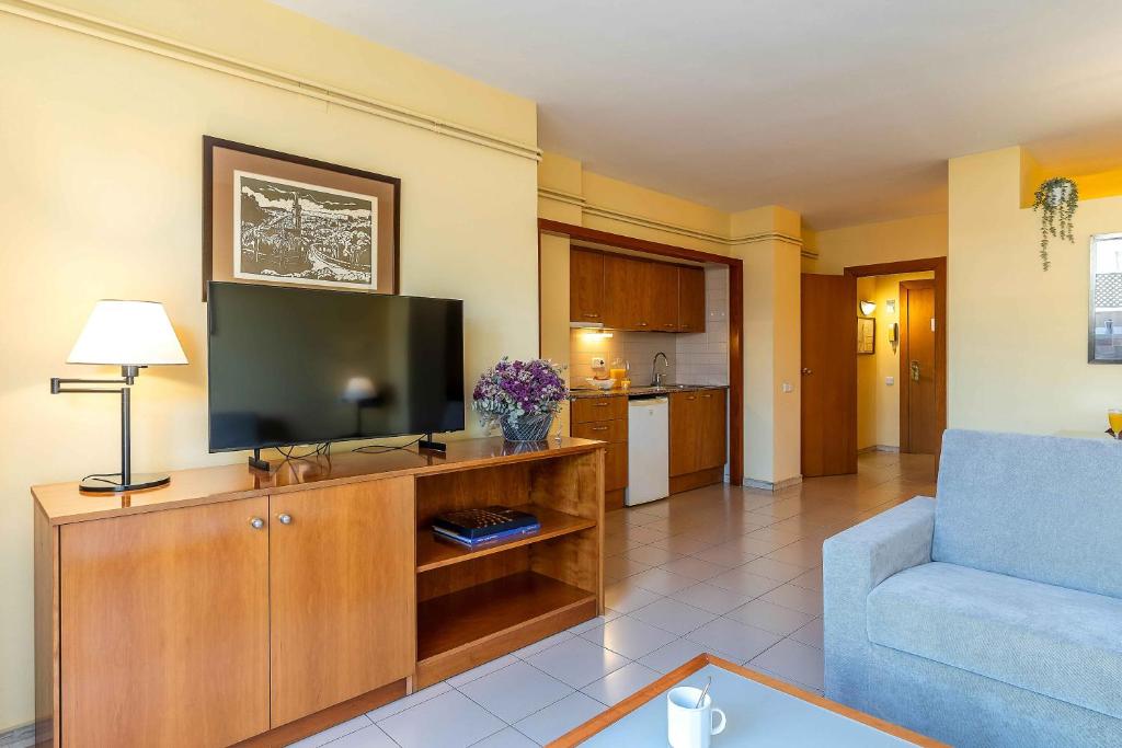 Aparthotel Bertrán - Resim 35