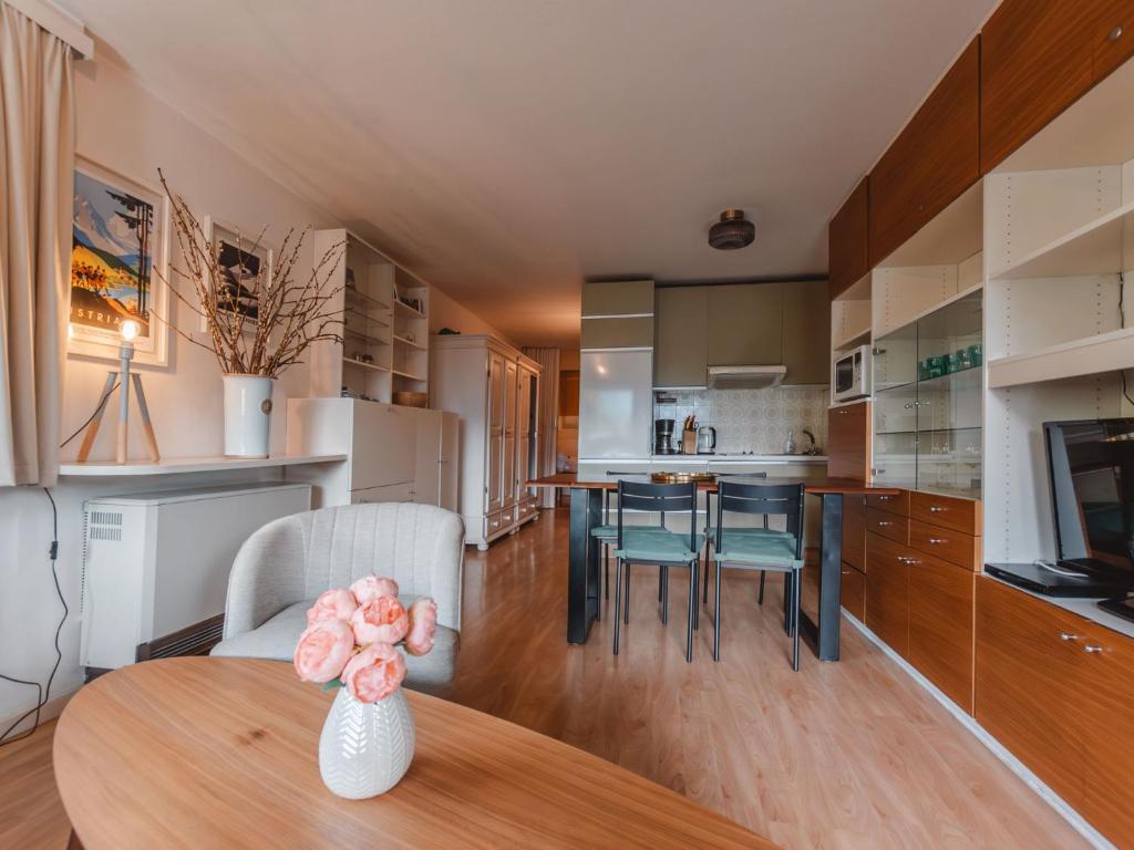 Kuchyňa alebo kuchynka v ubytovaní Apartment Haus Achenstrasse-5 by Interhome