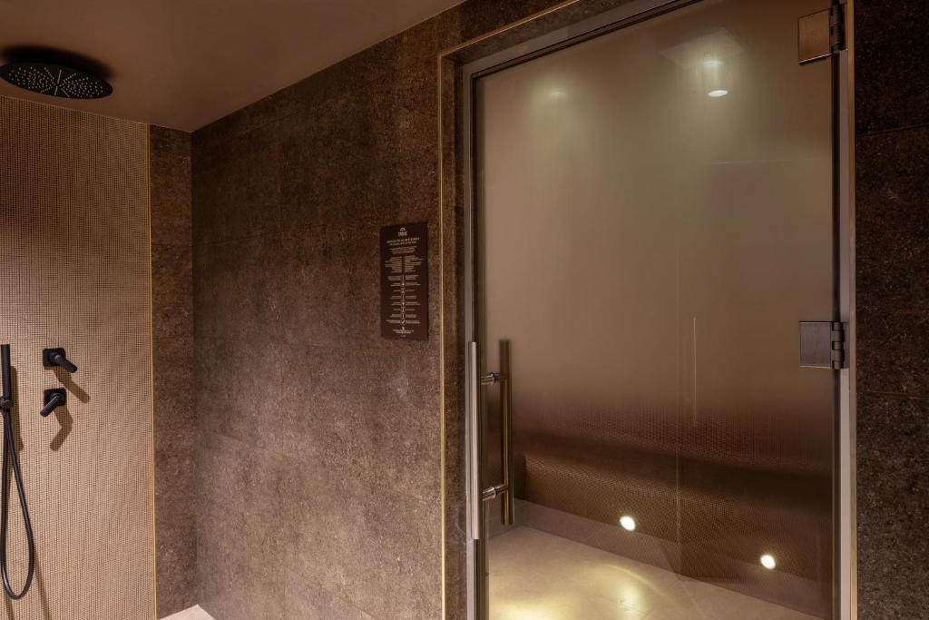Koupelna v ubytování Hôtel L'Ormaie & Spa