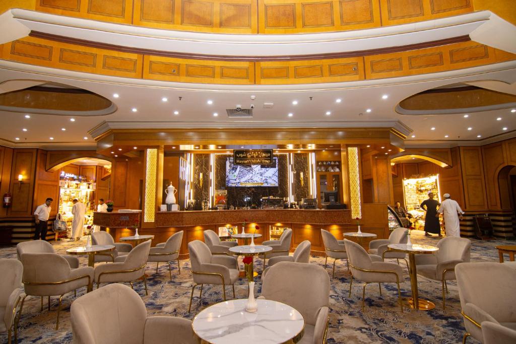 Posezení v ubytování Maysan Al Maqam Hotel