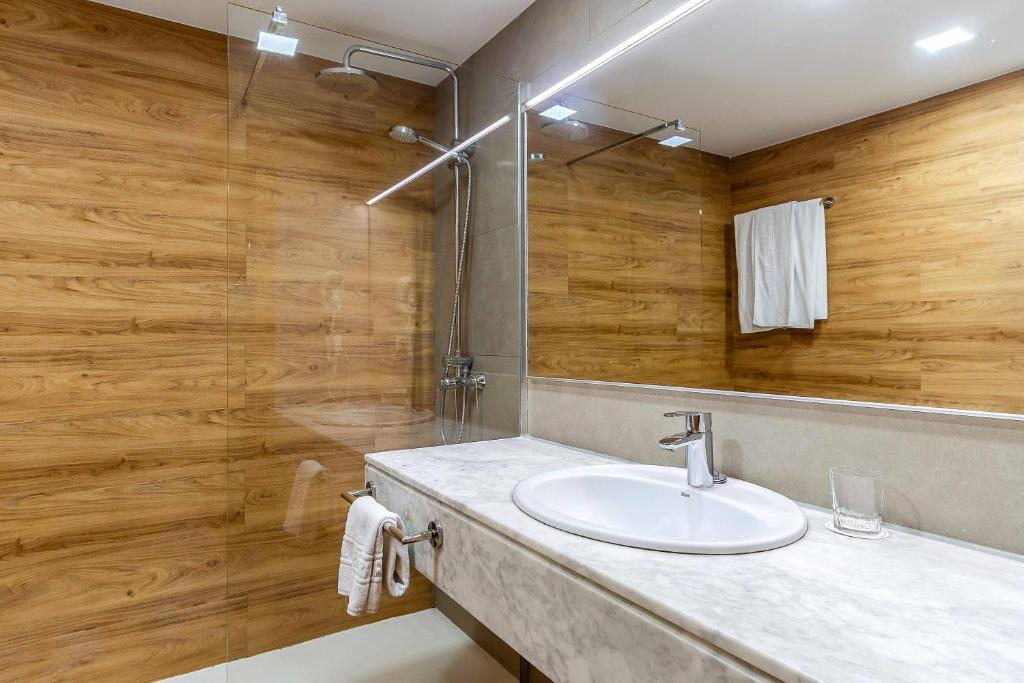 Aparthotel Bertrán - Resim 7