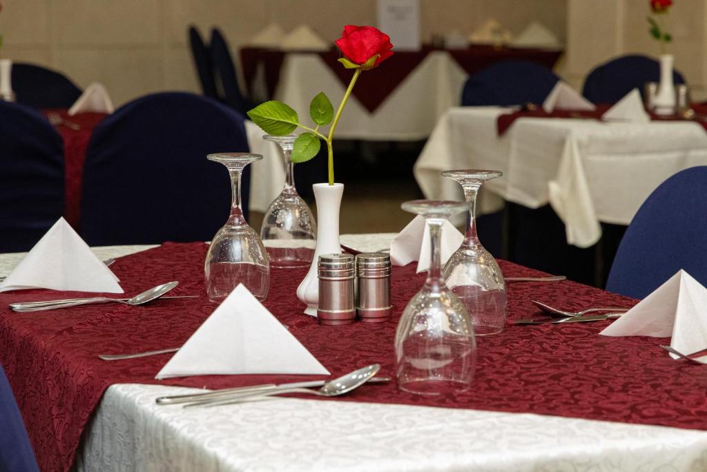 Restaurace v ubytování Maysan Al Maqam Hotel