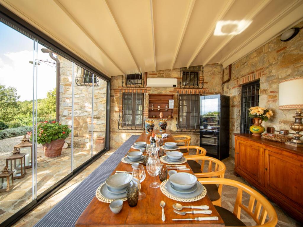 Reštaurácia alebo iné gastronomické zariadenie v ubytovaní Holiday Home Casale Il Poggino by Interhome