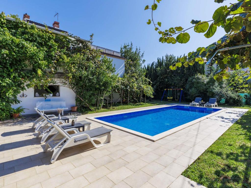 an image of a swimming pool in a backyard with a house at Holiday Home Villa Toni by Interhome in Umag