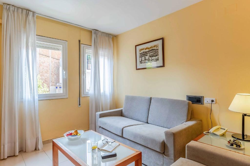 Aparthotel Bertrán - Resim 39