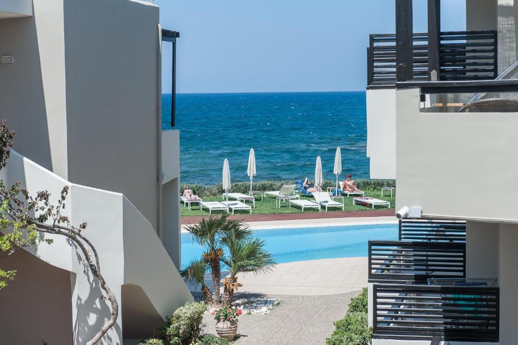 Nespecifikovaný výhled na moře nebo výhled na moře při pohledu z aparthotelu