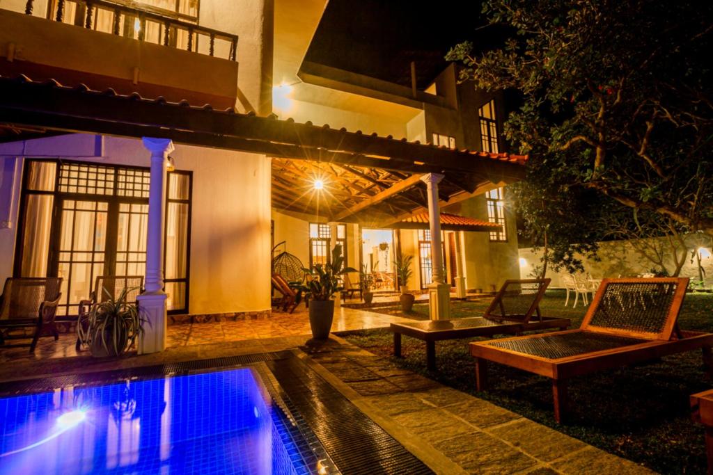 Bazén v ubytování Nibbana Mirissa Hotel nebo v jeho okolí