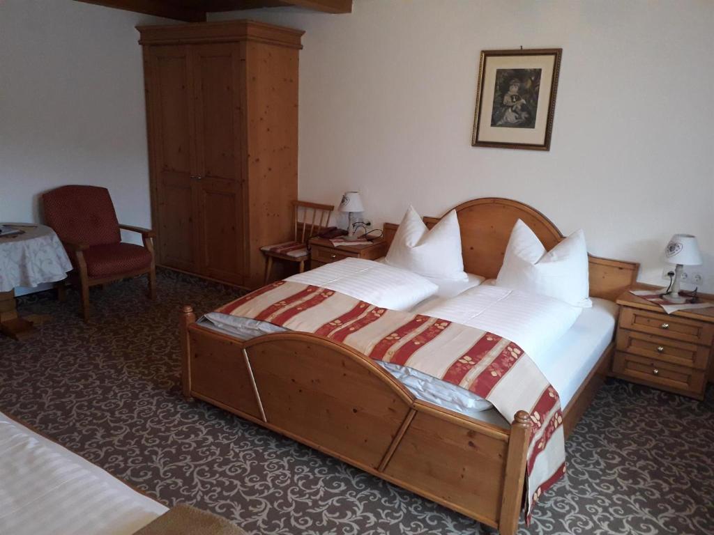Postel nebo postele na pokoji v ubytování Gasthof Riederhof