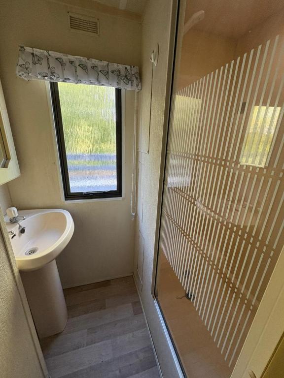 Ένα μπάνιο στο Compact Holiday Home