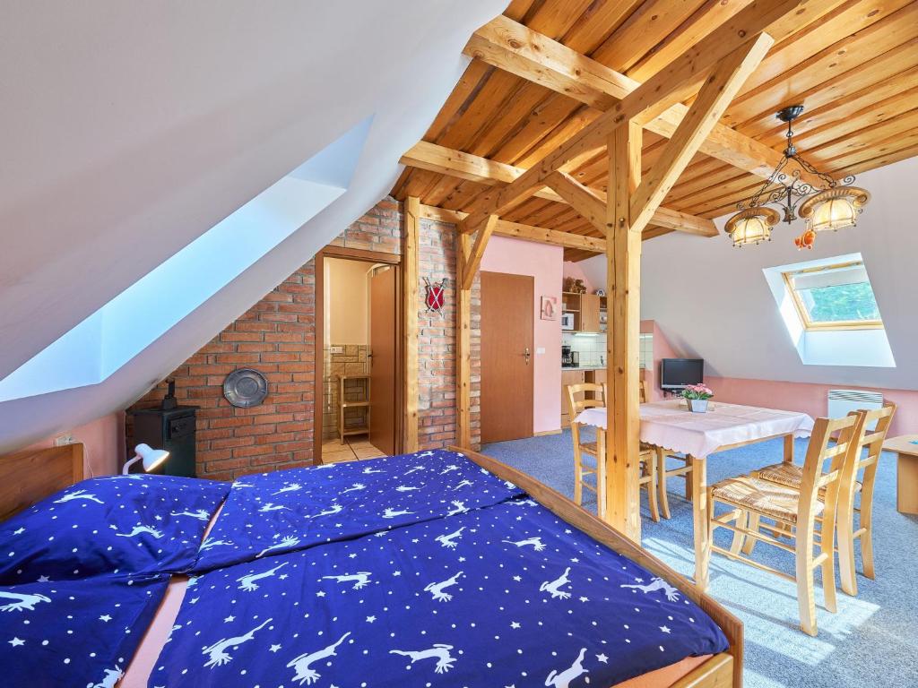 Postel nebo postele na pokoji v ubytování Studio Chlívce u Hronova-1 by Interhome