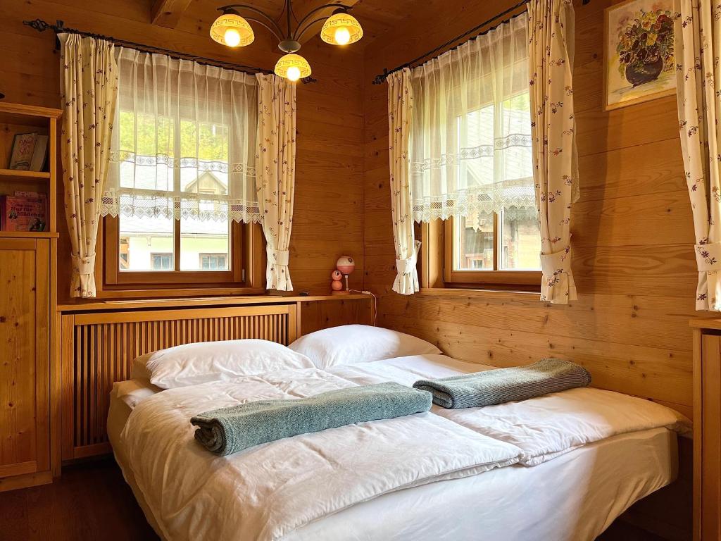 Postel nebo postele na pokoji v ubytování Ferienhaus Naintschbauer