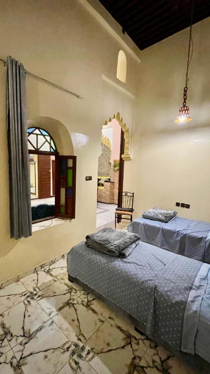 Postel nebo postele na pokoji v ubytování Riad Dar Al Manzah