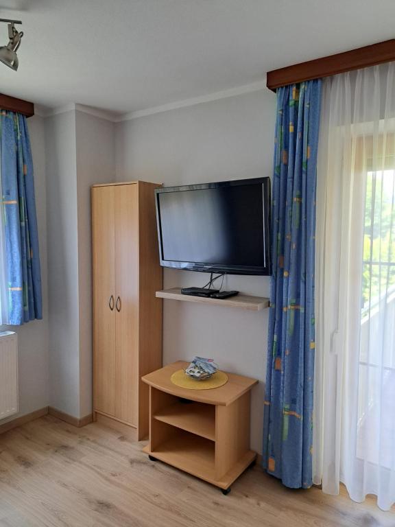 TV a/nebo společenská místnost v ubytování Apartment Katzer