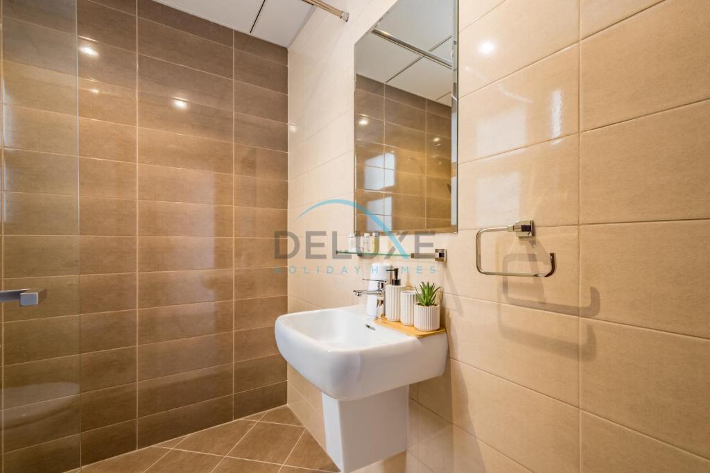 Koupelna v ubytování Best Deal 3BR plus maid's with Pool Perfect for Groups by Deluxe Holiday Homes