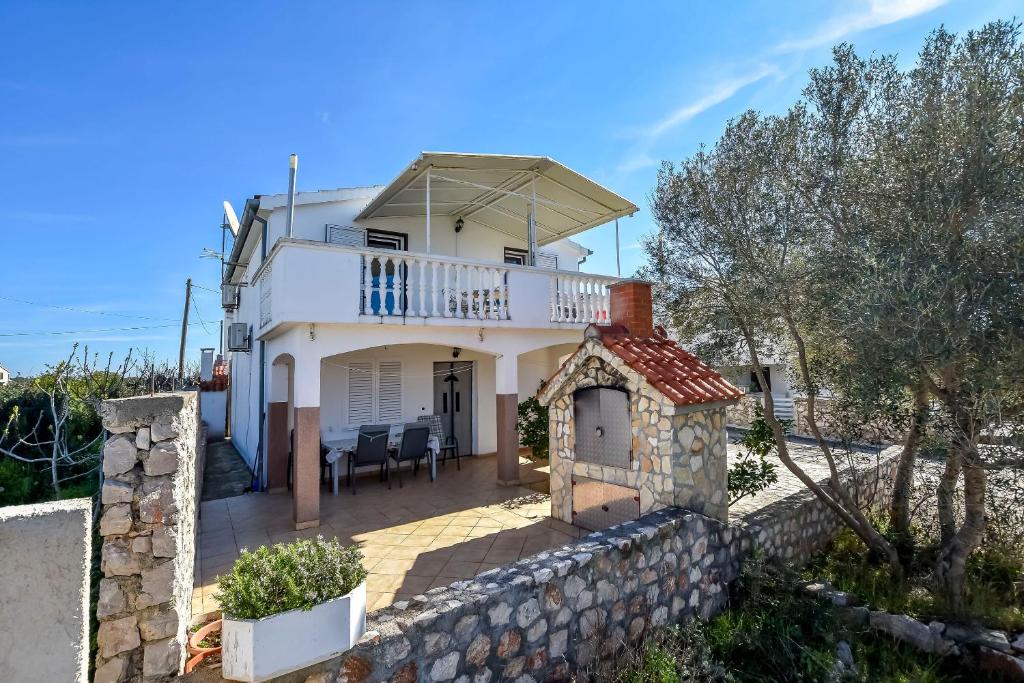 Το κτήριο όπου στεγάζεται  το διαμέρισμα