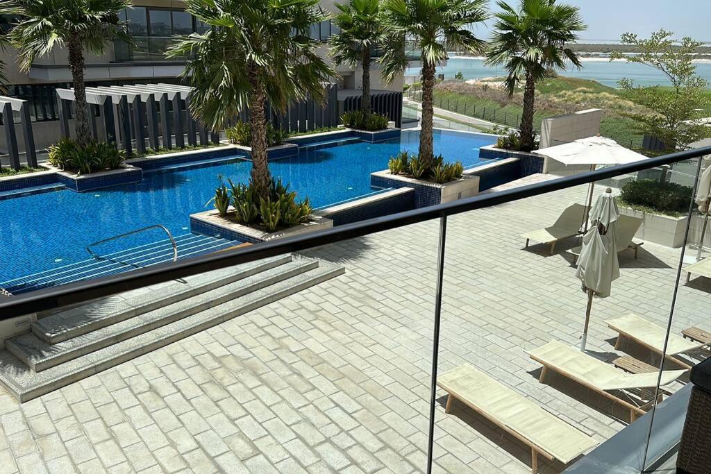 Bazén v ubytování Beachside Sunset Residence nebo v jeho okolí