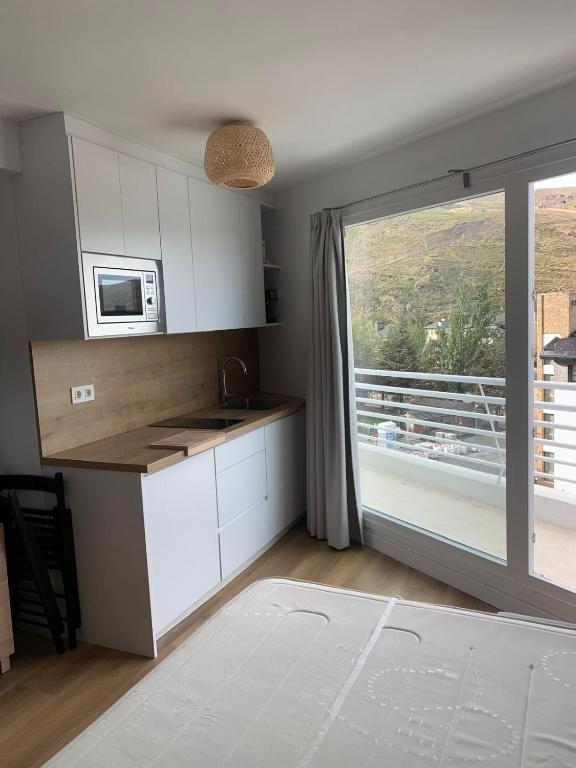 Kuchnia lub aneks kuchenny w obiekcie Apartamento Plaza Pradollano 2