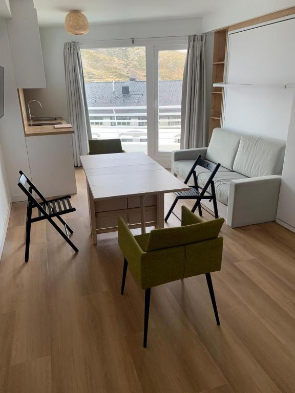 Część wypoczynkowa w obiekcie Apartamento Plaza Pradollano 2