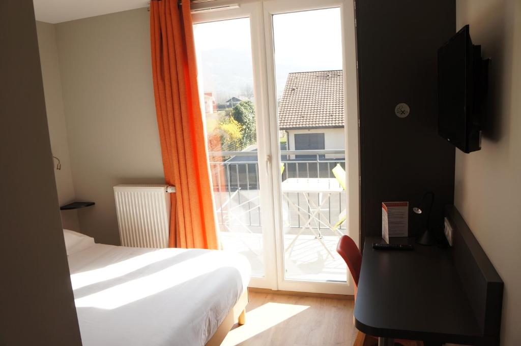 TV a/nebo společenská místnost v ubytování Chambre single à louer dans une colocation