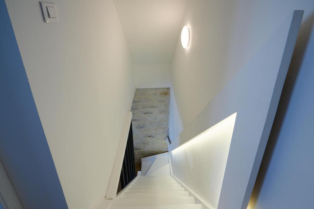Łóżko lub łóżka w pokoju w obiekcie Duplex High Standing 7'➤Fontainebleau⎮45'➤Paris + Terrace