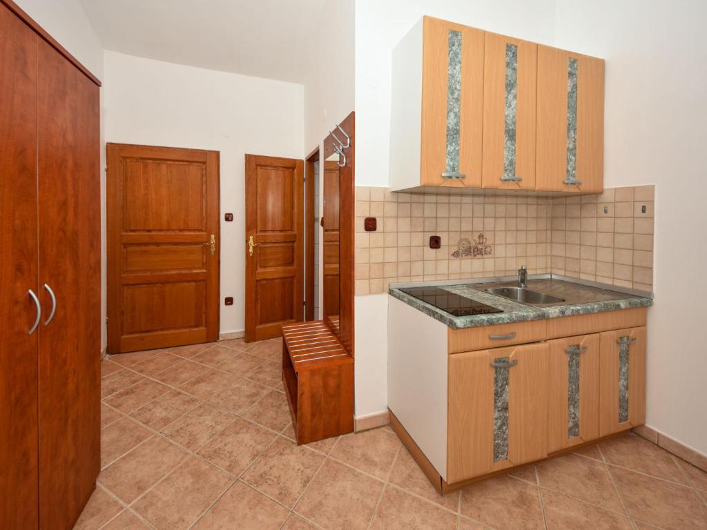 Kuchyň nebo kuchyňský kout v ubytování Apartment Delfin-11 by Interhome