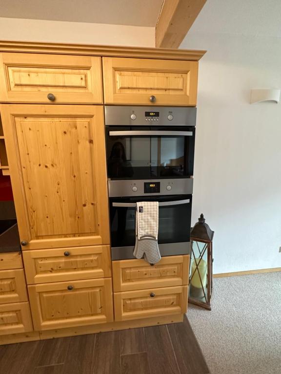 A kitchen or kitchenette at Ferienwohnung Hochstein