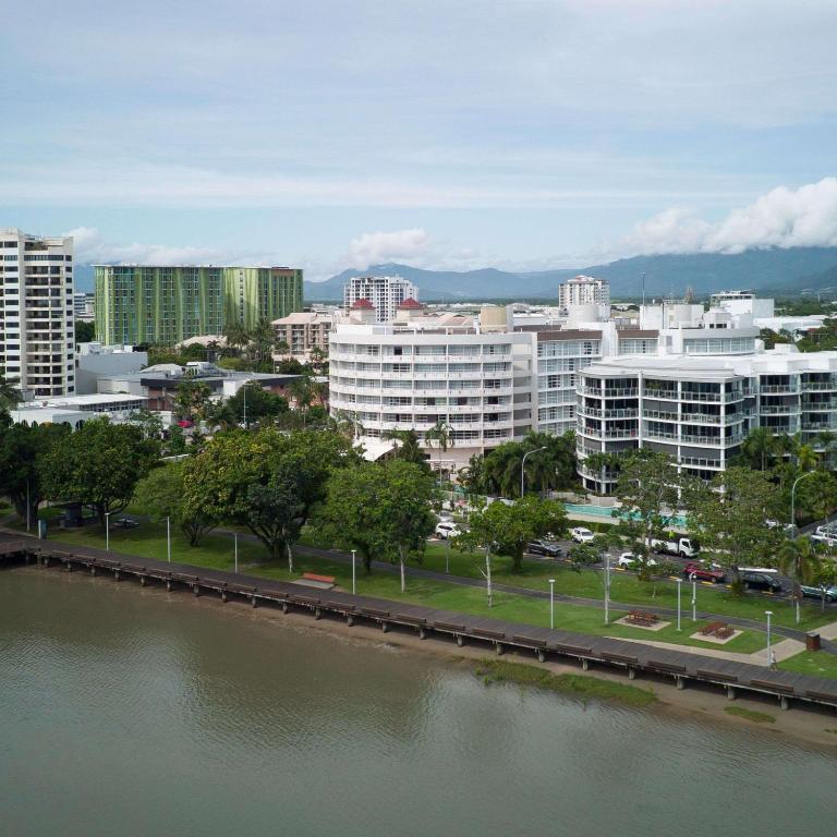 DoubleTree by Hilton Cairns - Resim 12