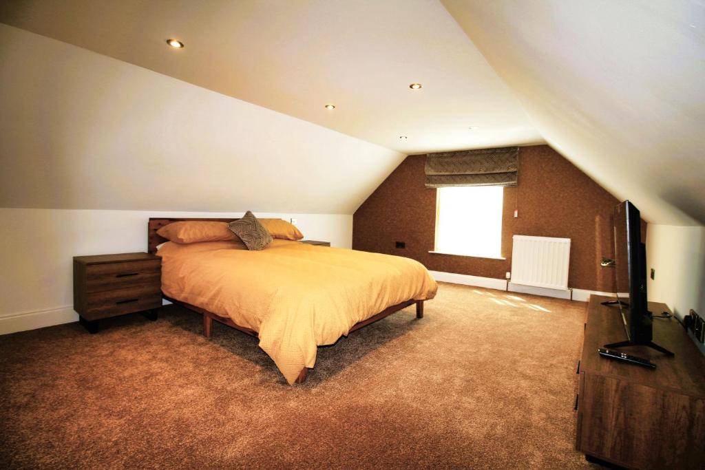 Ένα ή περισσότερα κρεβάτια σε δωμάτιο στο 1 Bed Cottage - Plus Sofa Bed - Sleeps 4 - Central